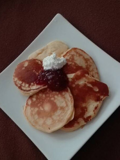 A picture of Pancakes with almonds.