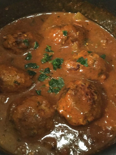 A picture of Meatballs with tomato sauce, with spaghetti or rice.