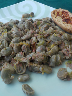 Una foto de Habas y puerro con foie
