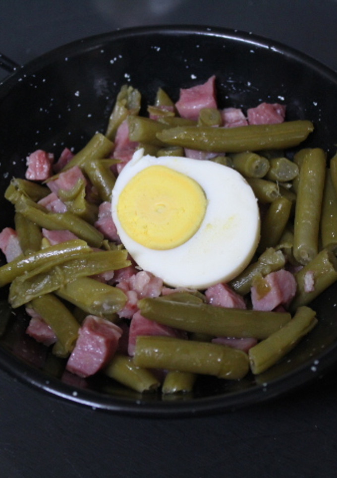 Una foto de Sartén con judías verdes y jamón