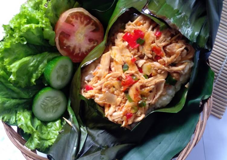 DICOBA! Resep Nasi Bakar Ayam Suwir Pedas masakan harian