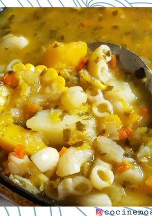 Una foto de Sopa de Vegetales con Fideos Coditos