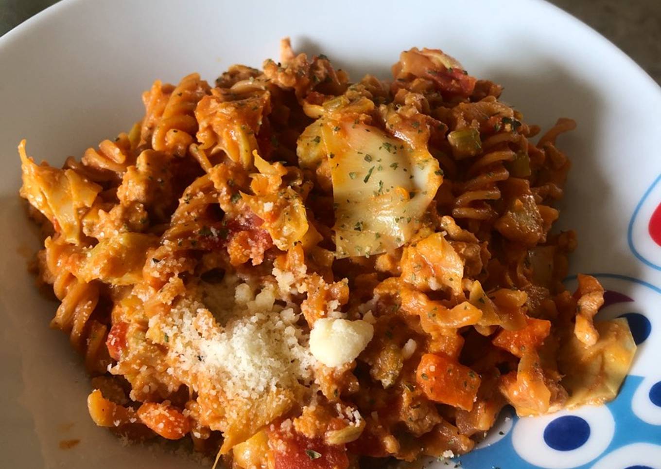 Pasta de lentejas rojas con boloñesa cremosa