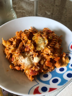 Una foto de Pasta de lentejas rojas con boloñesa cremosa