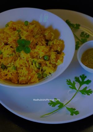 A picture of Onion Pulao Sindhi style.
