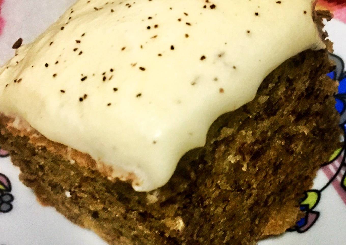 Banana cake with vanilla frosting