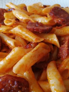Una foto de Macarrones con chorizo al horno