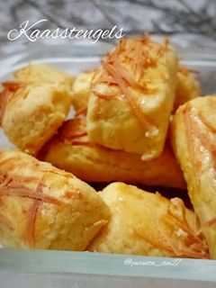 Foto resep 1 adonan kue kering untuk aneka variasi (versi asin : kaasstengels)