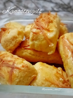 Foto resep 1 adonan kue kering untuk aneka variasi (versi asin : kaasstengels)