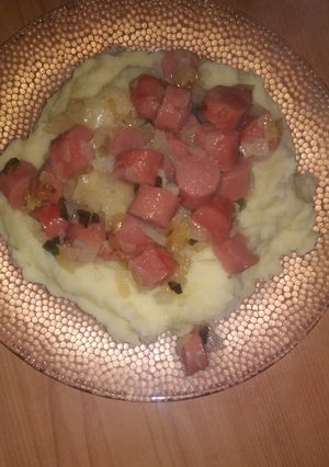 Una foto de Salchichas salteadas con puré