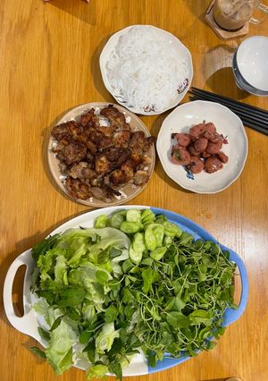 Hình của món Bún nem lụi.
