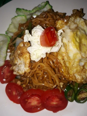 Langkah Gampang Menyiapkan Resep Mie instant tek-tek goreng yang  Bikin Ketagihan Anti Ribet, Uenak Banget
