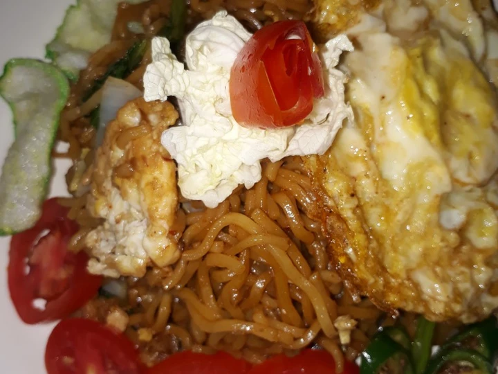 Langkah Gampang Menyiapkan Resep Mie instant tek-tek goreng yang  Bikin Ketagihan Anti Ribet, Uenak Banget