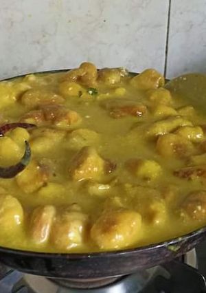 पकौड़ी वाली कढ़ी(pakodi wali kadhi recipe in hindi) रेसिपी मुख्य फोटो