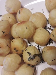 Una foto de Papas Duquesas al Romero