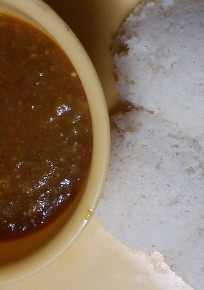 A picture of Idli Sambhar.
