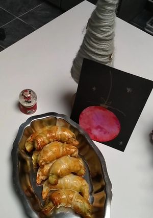 A picture of Goat Cheese, Pesto, and Prosciutto Croissants.