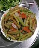 Nui xào thịt bằm rau củ