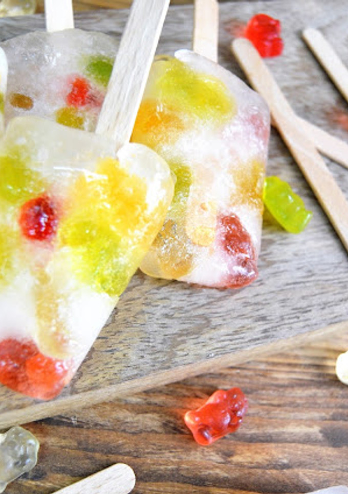Una foto de Helados o paletas de gominolas de ositos