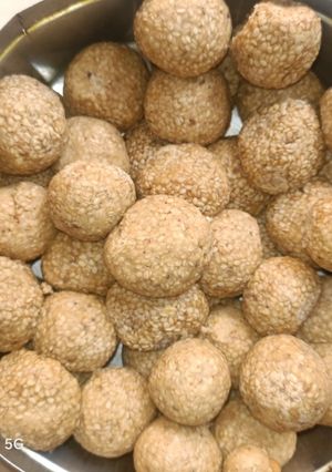 तिल के लड्डू रेसिपी मुख्य फोटो