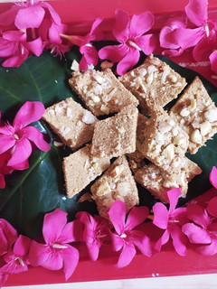 સુખડી(Sukhdi recipe in Gujarati) રેસીપી મુખ્ય ફોટો