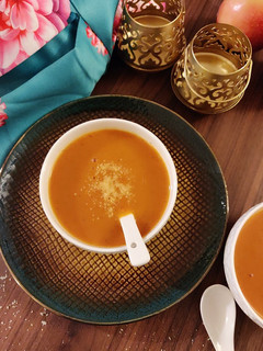 A picture of Apple and Tomato Soup.