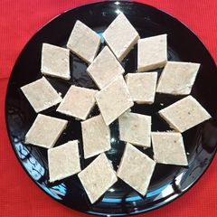 A picture of Peanut Burfi/ Sing pak.