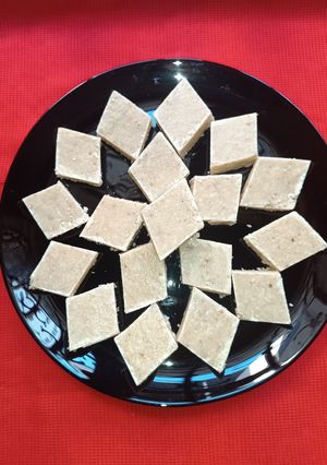 A picture of Peanut Burfi/ Sing pak.