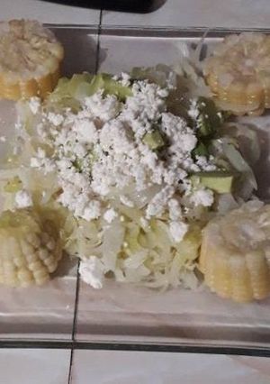 Una foto de Repollo especial con rebanadas de elote