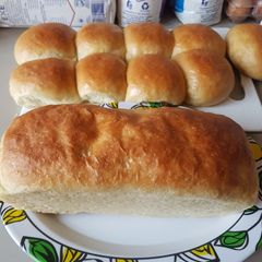 Bread and buns A picture of Bread and buns.