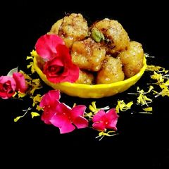 A picture of Our Western Odisha 's favorite Khoya Rasbara.