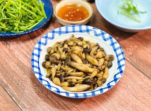 Hình của món Nấm Mối Xào Bơ Tỏi.