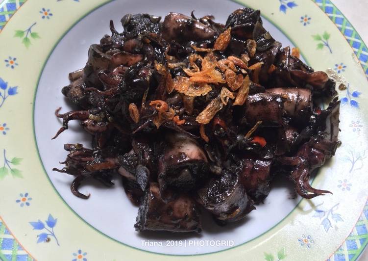 Cumi masak hitam