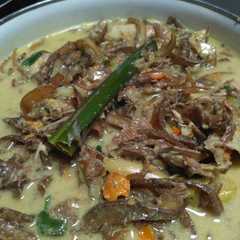 รูปของ Kusi (jantung pisang) kuah santan pedas👍