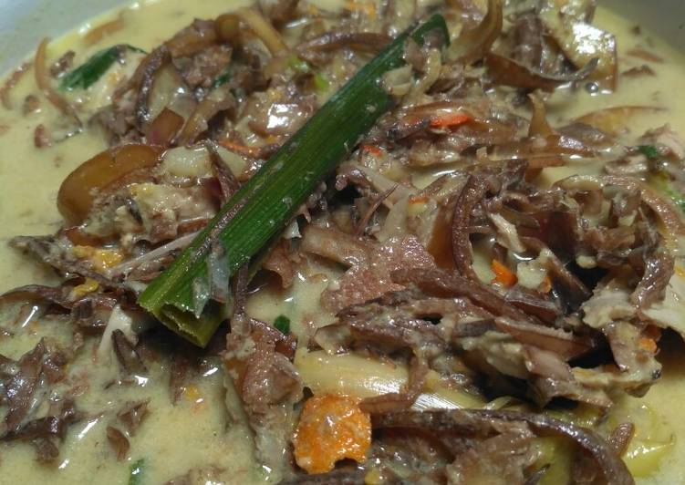 Cara Membuat Kusi Jantung Pisang Kuah Santan Pedas Yang Renyah