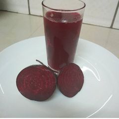 A picture of Beetroot and carrot juice.