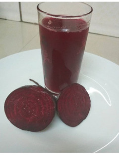A picture of Beetroot and carrot juice.