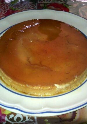 Una foto de Flan tradicional, especial para todas las mamis de cookpad 🍮 💜👩