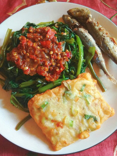 Foto resep Plecing kangkung,tempe mendoan dan ikan asin pindang