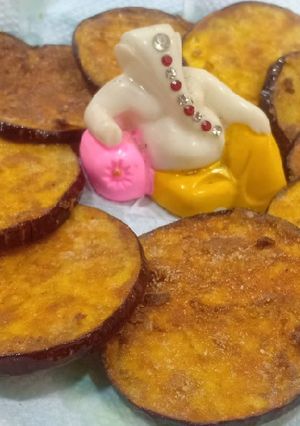 Bengali Begun Bhaja. கத்திரிக்காய் வறுவல் 😜 (Kathirikaai varuval recipe in tamil) செய்முறை முக்கிய புகைப்படம்