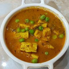 A picture of Matar Paneer.