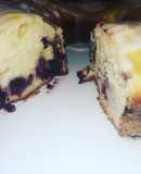 Budín de moras con glasé de limón