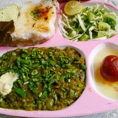 A picture of Hariyali Pavbhaji.