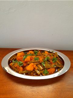 ગુવાર બટાકા નું શાક (Guvar Bataka Shak Recipe In Gujarati) રેસીપી મુખ્ય ફોટો