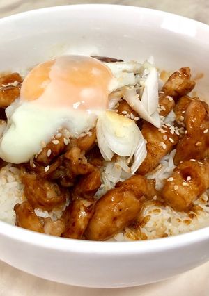รูปของ ข้าวหน้าไก่เทอริยากิไข่ออนเซ็น