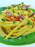 Linguine con ciliegino alle alici e crema di cavolo nero e sedano rapa