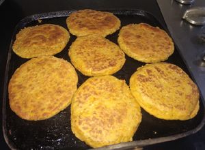Una foto de Arepitas de avena y zanahoria