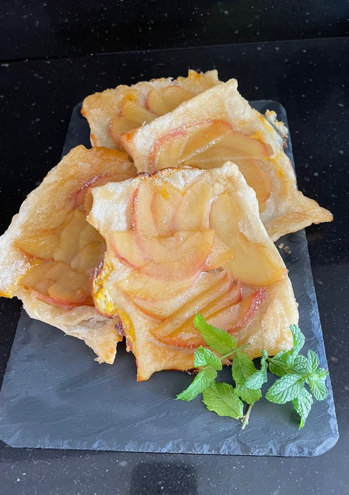 Una foto de Mini tartas de manzana ❤️