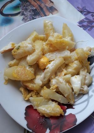 O poză a rețetei Cartofi cu ouă și brânză.