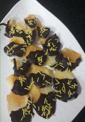 A picture of Chocolate dipped potato chips.